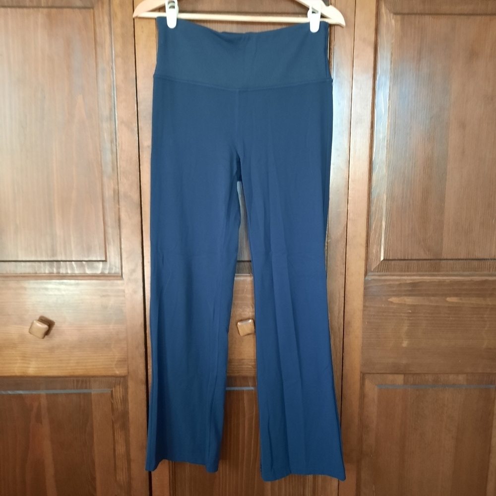 Athleta Studio Flare Pant Powervita Fabric Navy Yoga Activewear Leggings Size M - Picture 2 of 13